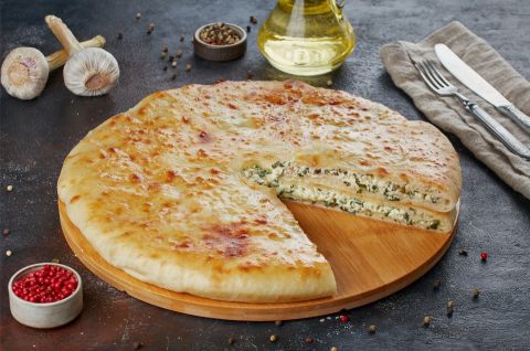 Осетинский пирог с сыром и зеленым луком