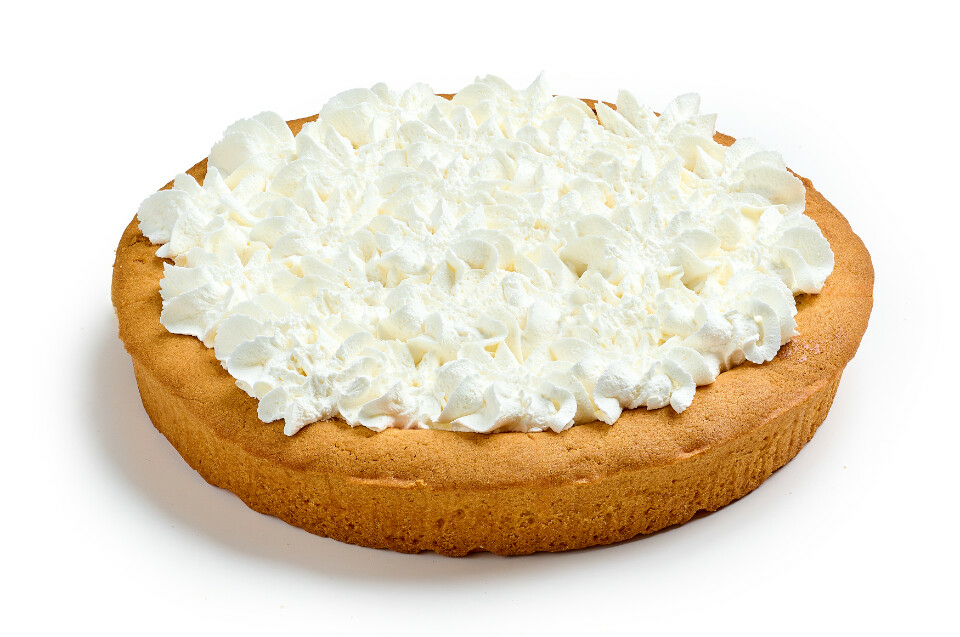 Пирог с клубникой и сливками на песочном тесте