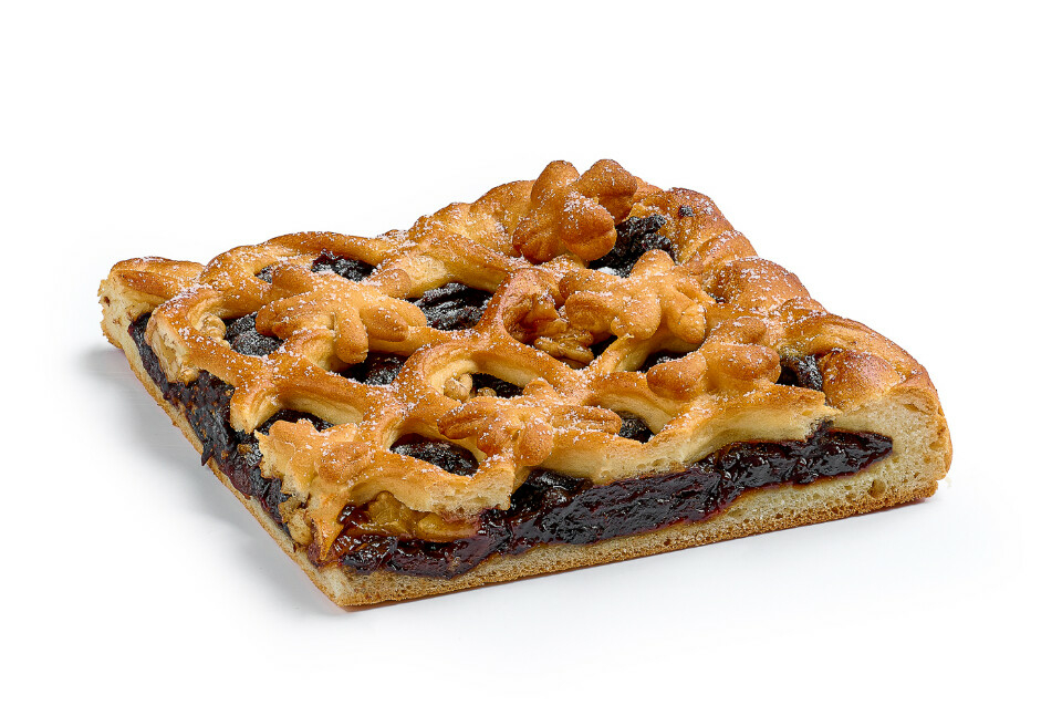 Пирог с черносливом и грецким орехом