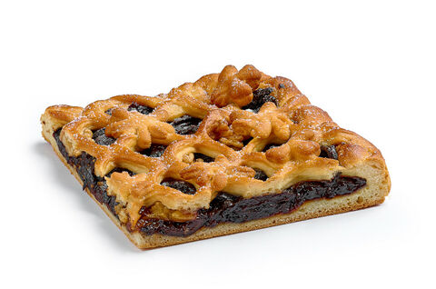 Пирог с черносливом и грецким орехом