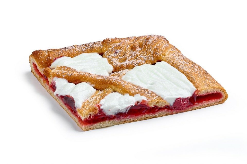 Пирог с клубникой и сметаной 