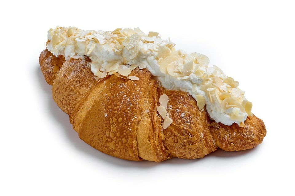 Круассан с хлопьями миндаля 