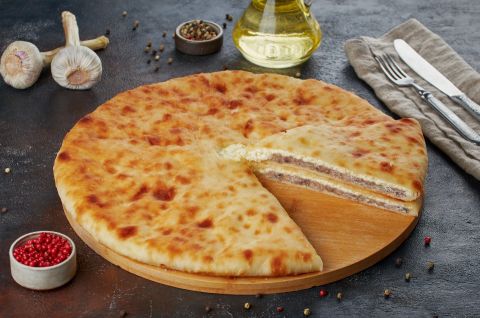 Осетинский пирог с мясом и сыром