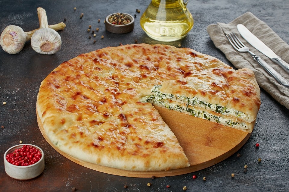 Осетинский пирог с творогом сыром и зеленью