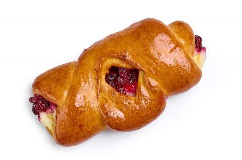 Булочка с брусникой и творогом