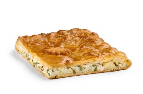 Пирог с курицей, сыром и зелёным луком