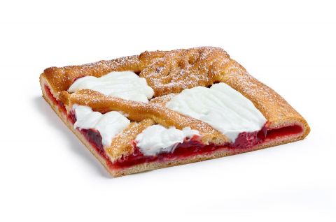 Пирог с клубникой и сметаной 